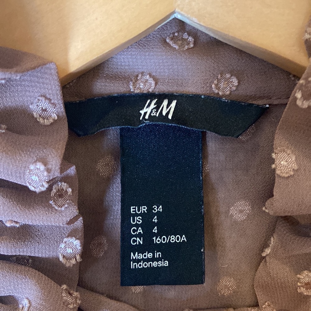 H&M Ruffle Neck Button-Up Tank - Picture 11 of 12